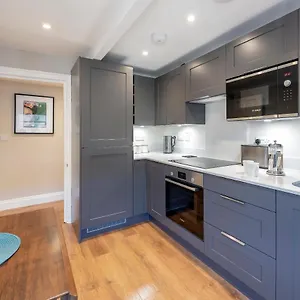 Stunning & Milsom Street Apartment