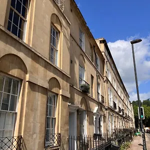 Elegant Well Appointed Maisonette 105m2 Apartment